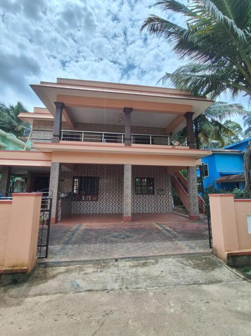 Sharvari Home Stay ウドゥピ エクステリア 写真